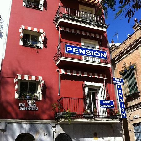 Pension Perez Montilla Севиля Екстериор снимка