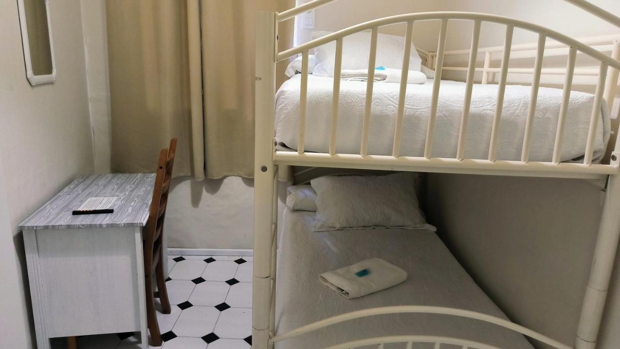 Pension Perez Montilla Севиля Екстериор снимка