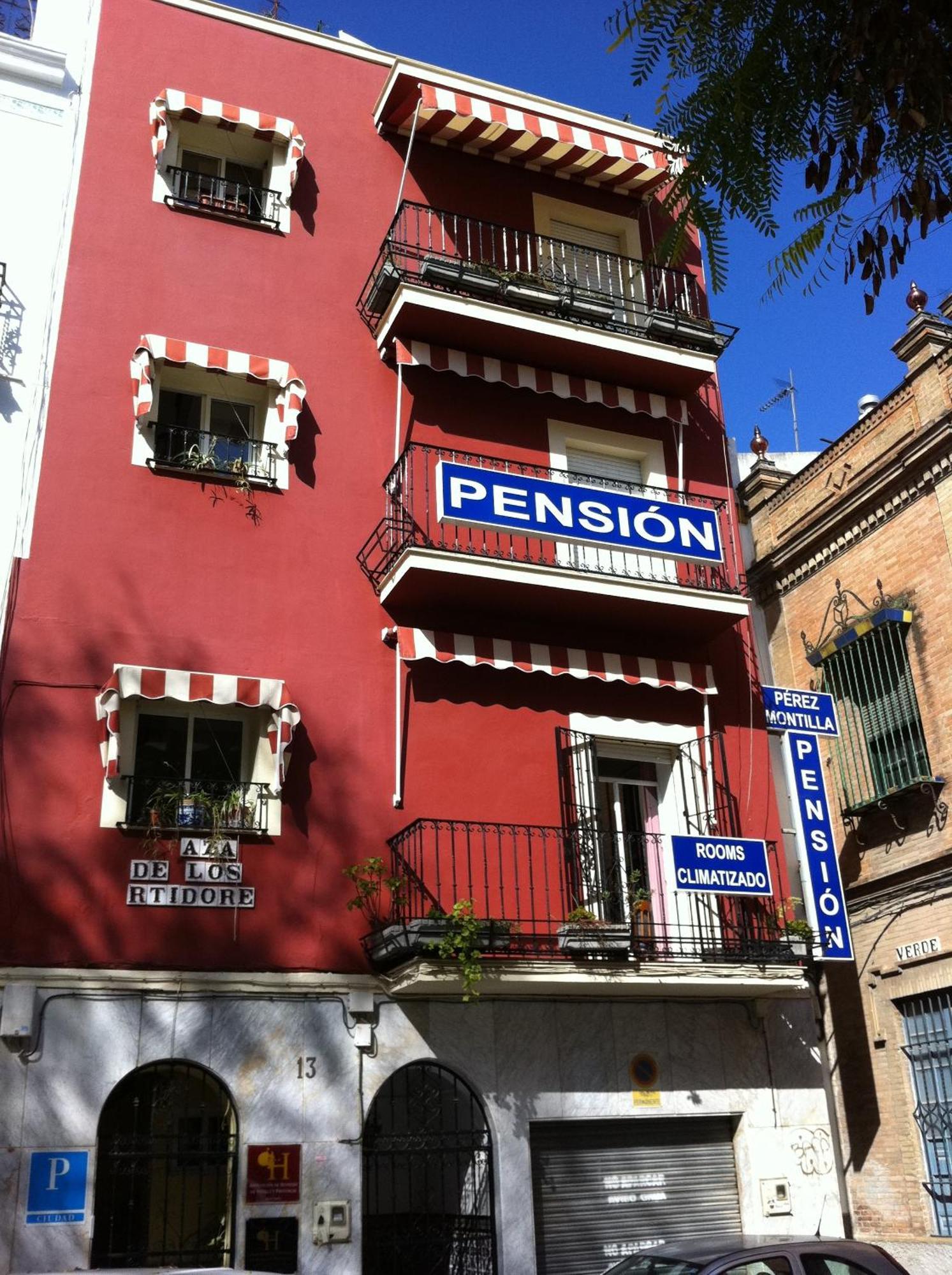 Pension Perez Montilla Севиля Екстериор снимка