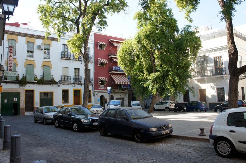 Pension Perez Montilla Севиля Екстериор снимка
